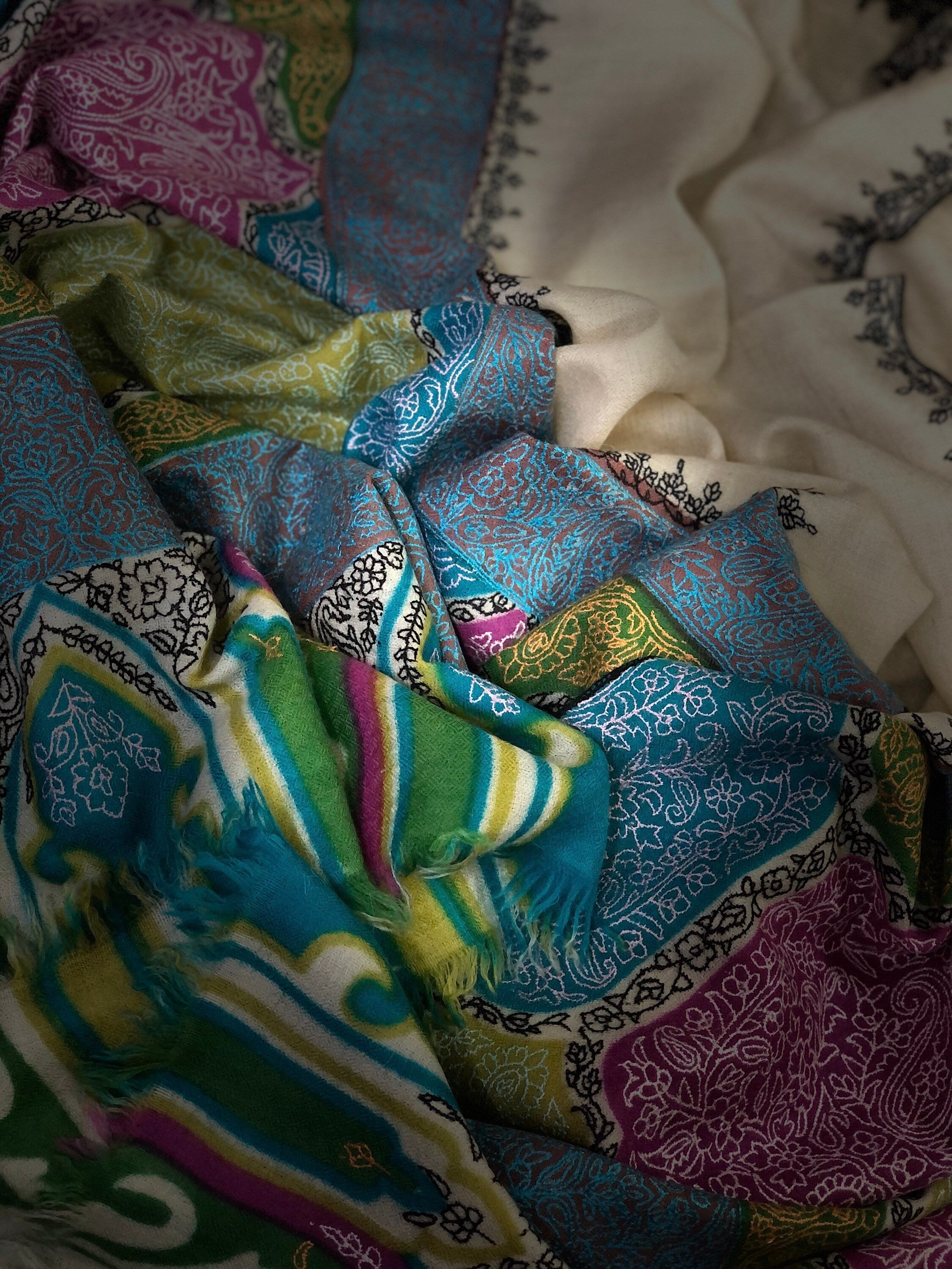 teacher gift Aurora White Mehrab Palla Hand Woven Hand Embroidered Ladakhi Cashmere Pashmina Stole Shawl - Mehraj Crafts 