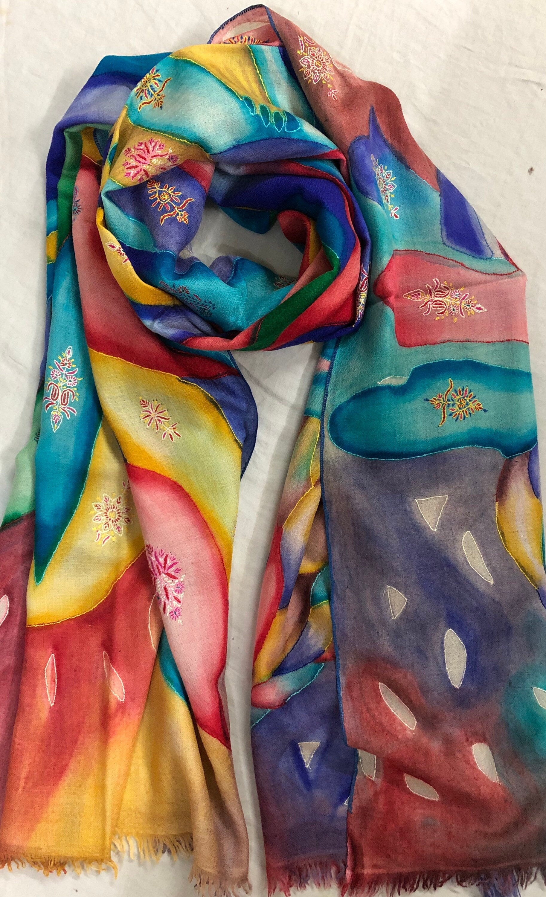 Handmade Ladakhi Cashmere Pashmina Scarf: Hand-Painted Embroidered Stole