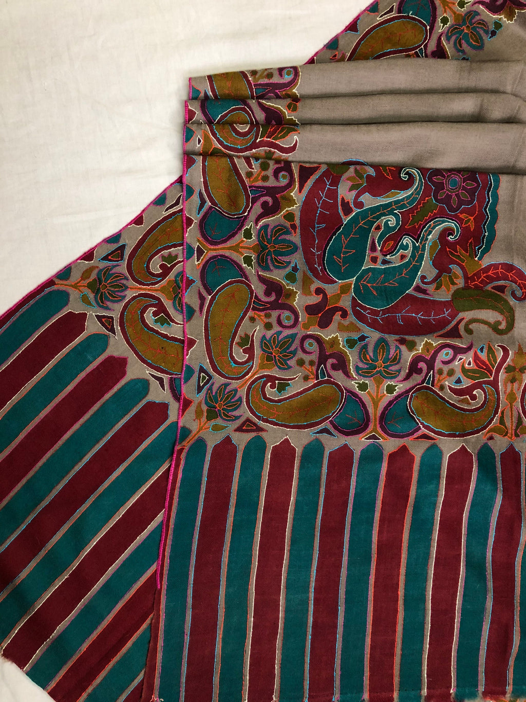 pashmina shawl for women Paisley  Dourdar Outlined Handmade Ladakhi Cashmere Pashmina Embroidered Shawl - Mehraj Crafts 