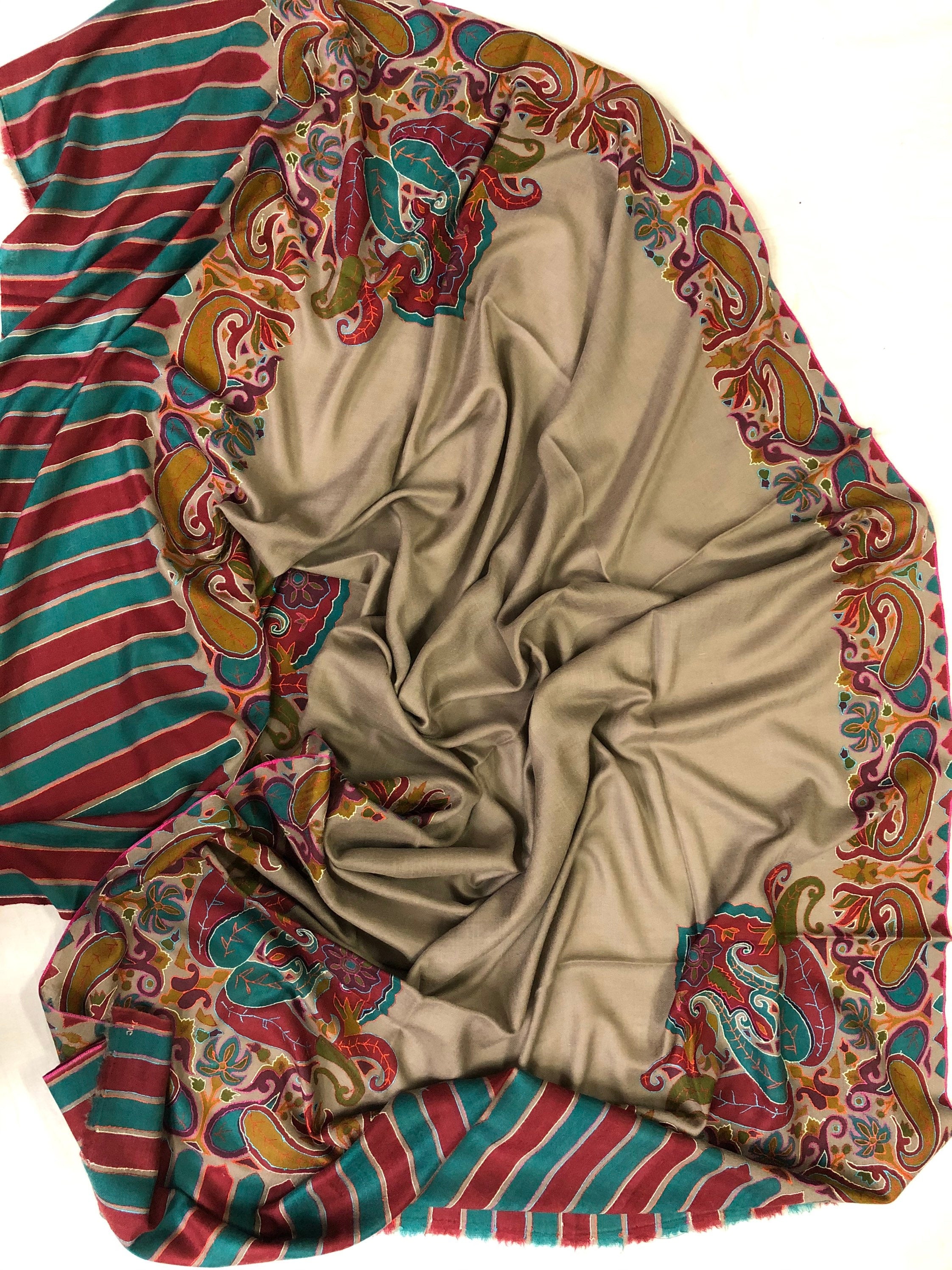 Handmade Ladakhi Cashmere Pashmina Shawl: Embroidered Paisley