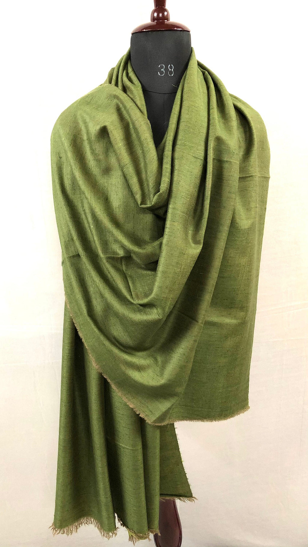 Queen In A Green Reversible Hand Woven Ladakhi Cashmere Pashmina Shawl - Mehraj Crafts 