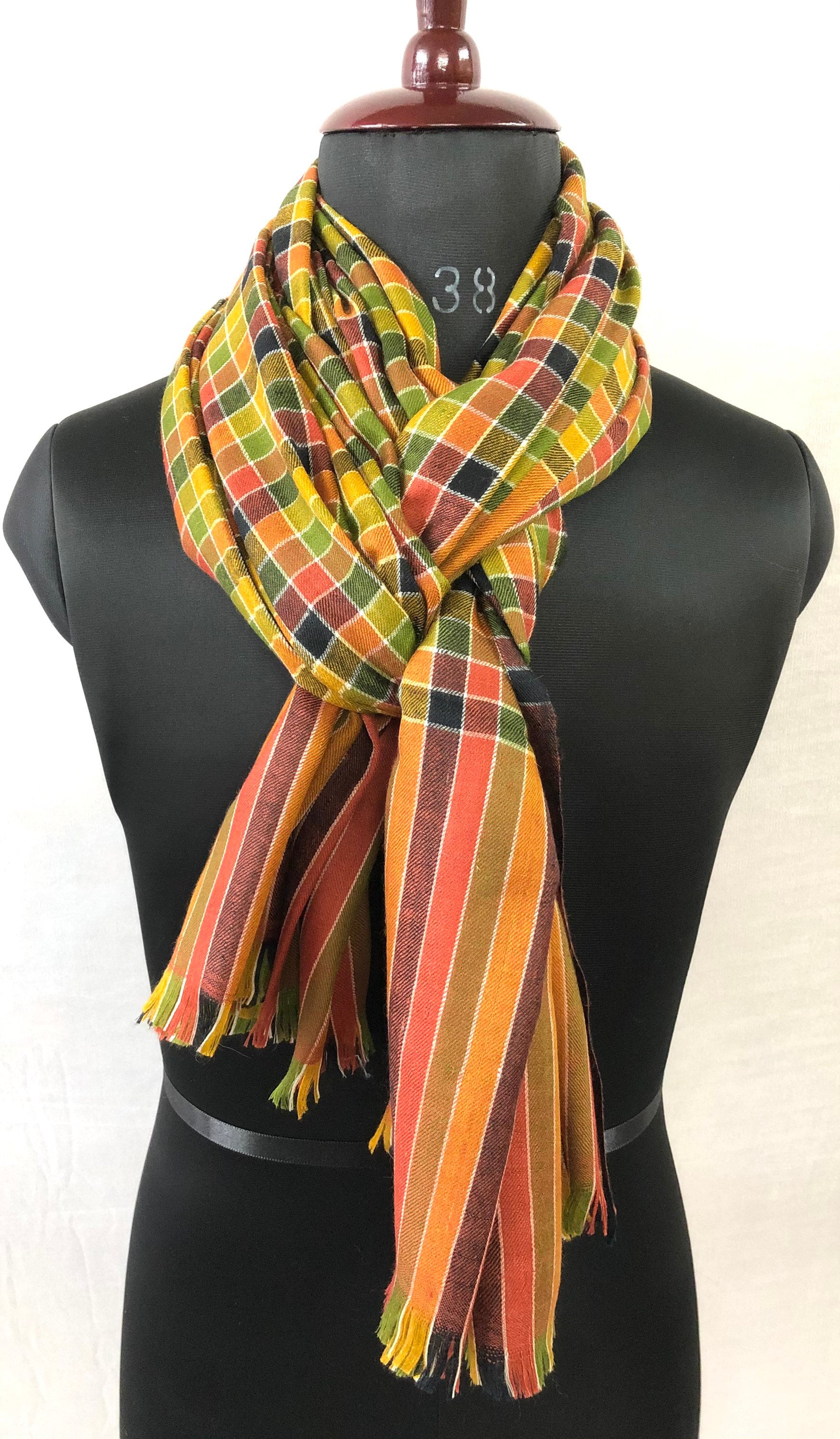 Handwoven Ladakhi Cashmere Pashmina Shawl: Multicolored Check Wrap