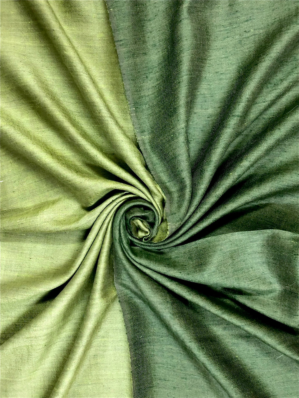 Queen In A Green Reversible Hand Woven Ladakhi Cashmere Pashmina Shawl - Mehraj Crafts 