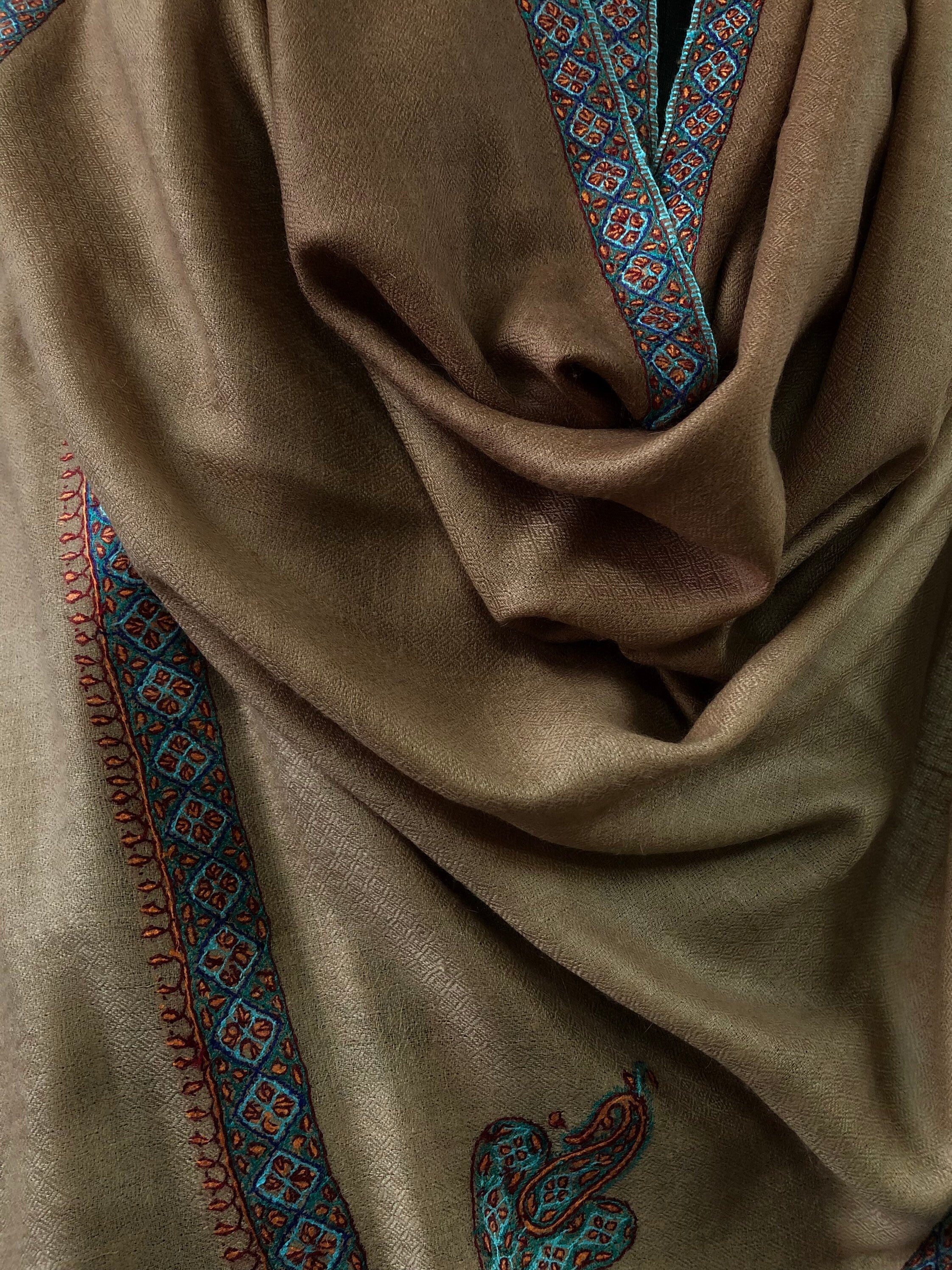 teacher gift Café au Lait Ombré Sozni Hand Embroidered Border Handwoven Real Cashmere Pashmina Stole Scarf Shawl - Mehraj Crafts 