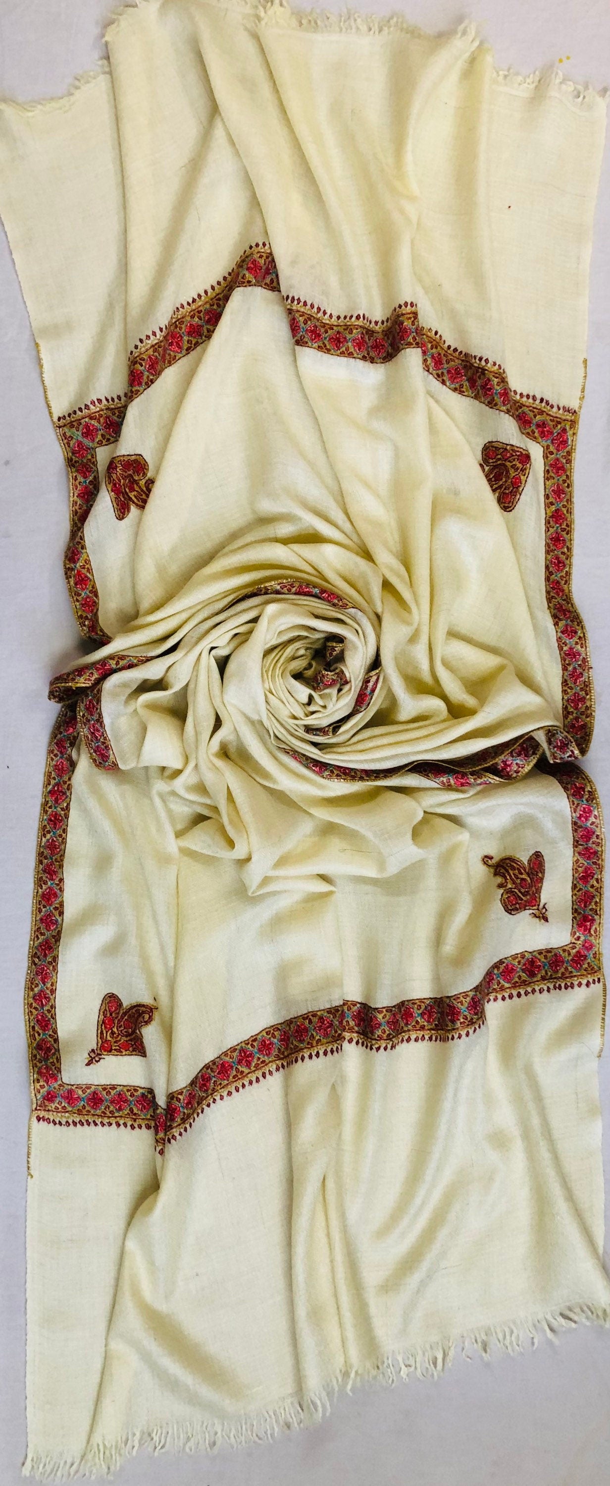 Handwoven Cashmere Pashmina Stole: French Vanilla Sozni Embroidery