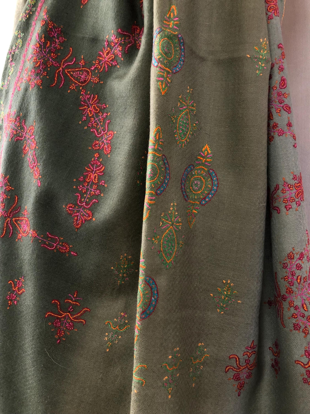 Ombré green handmade Real Cashmere Pashmina Stole with super micro fine Sozni modern design embroidery - Mehraj Crafts 