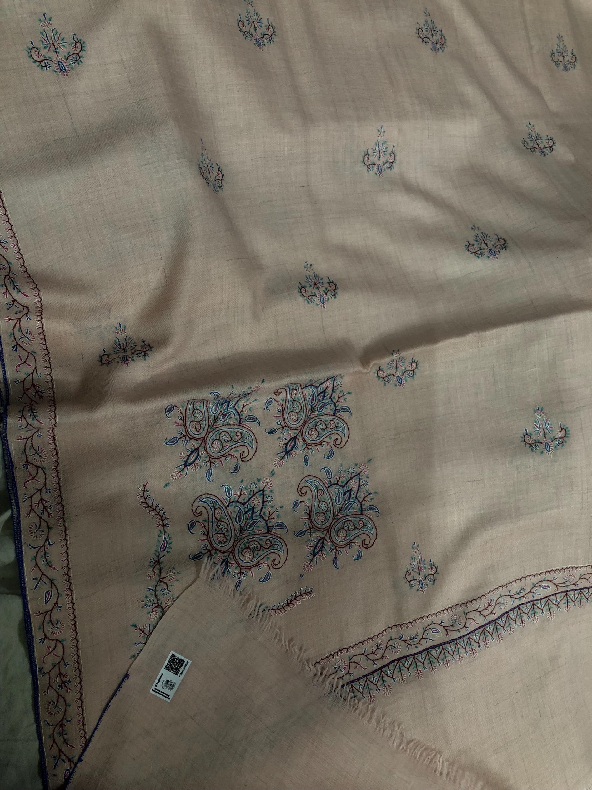 Cream pink GI Sozani Embroidered Bootidar Designdar Handmade Ladakhi Cashmere Pashmina Shawl-100x200 cms